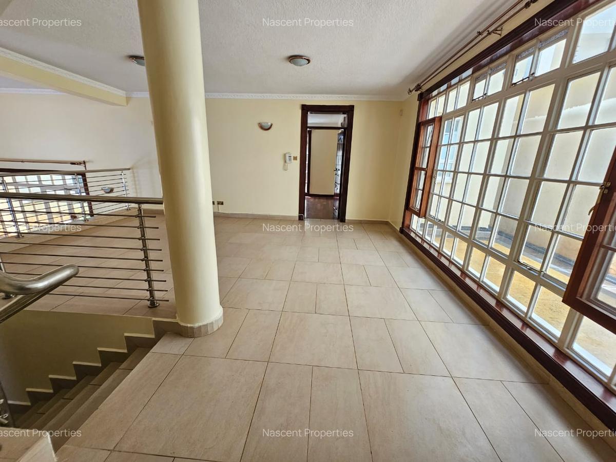 4 Bed Townhouse with En Suite in Kyuna - 14