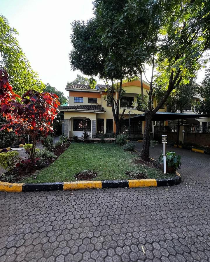 4 bed townhouse with en suite at lavington
