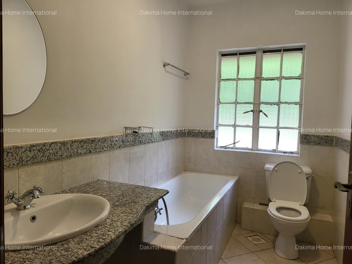 5 Bed Townhouse with En Suite in Rosslyn - 8