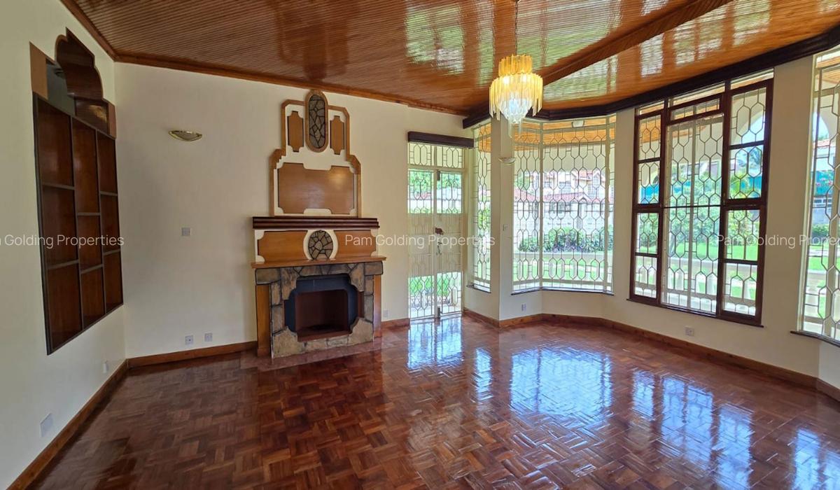 5 Bed House with En Suite in Runda - 2