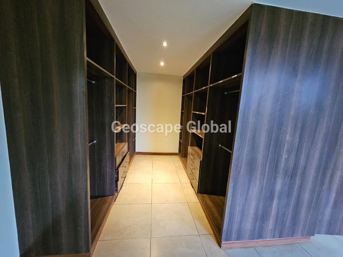 5 Bed House with En Suite in Runda - 6