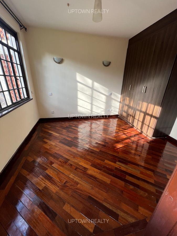 3 Bed Apartment with En Suite at Lavington - 8