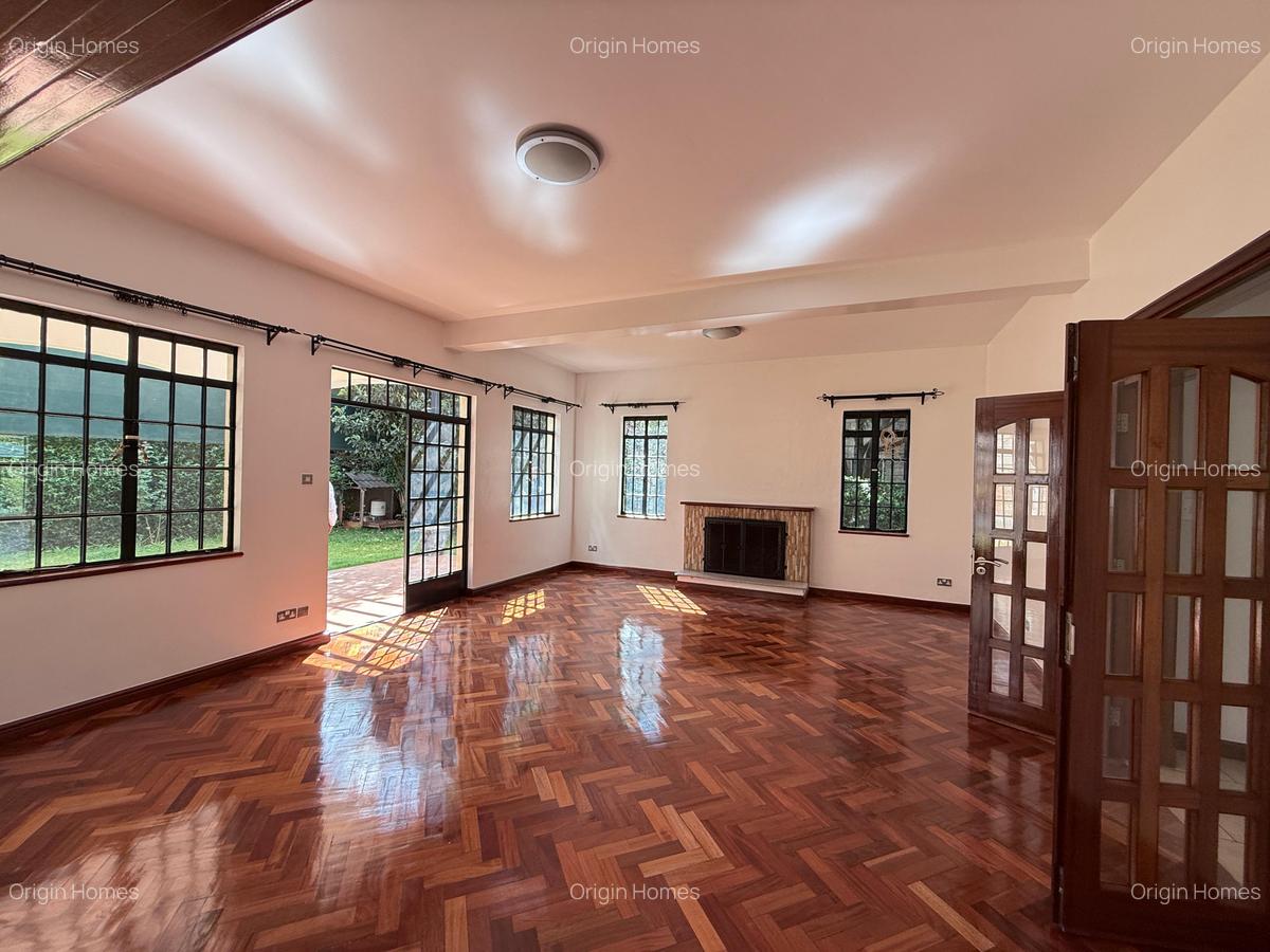 5 Bed Townhouse with En Suite at Lavington - 3