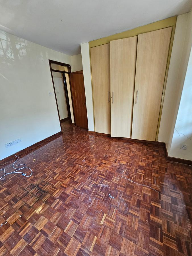 3 Bed Apartment with En Suite at Lavington - 20