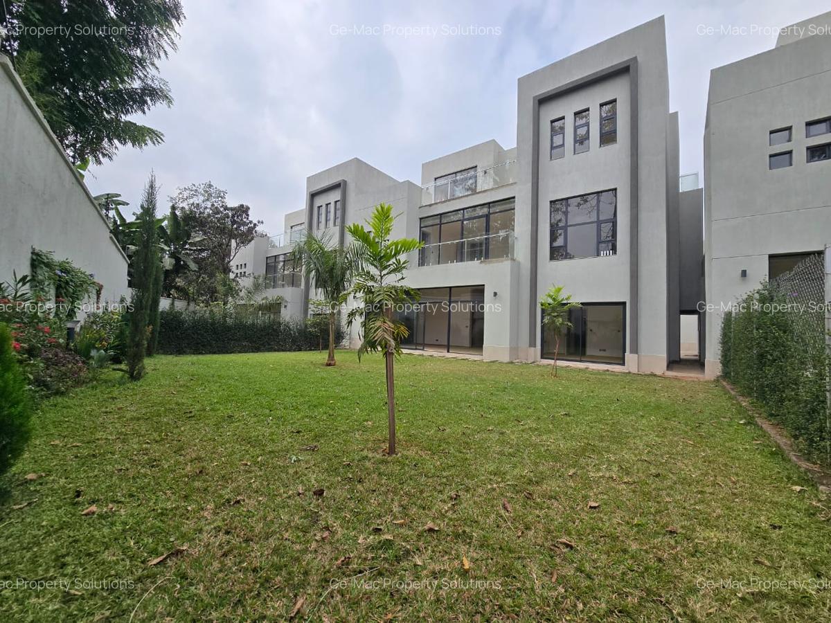 5 Bed House with Garden in Lavington - 19