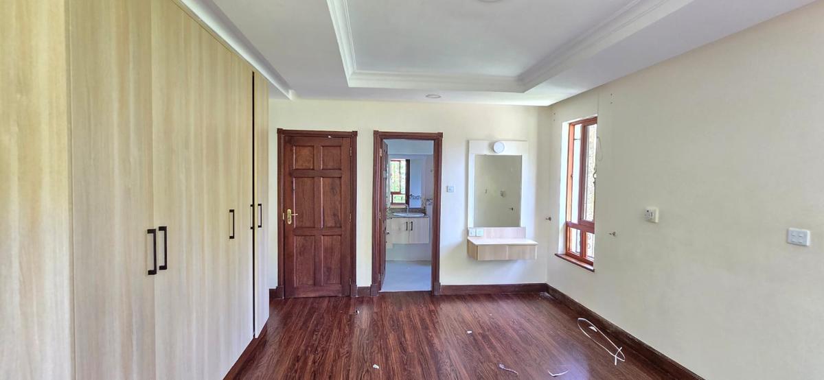 5 Bed House with En Suite in Spring Valley - 13