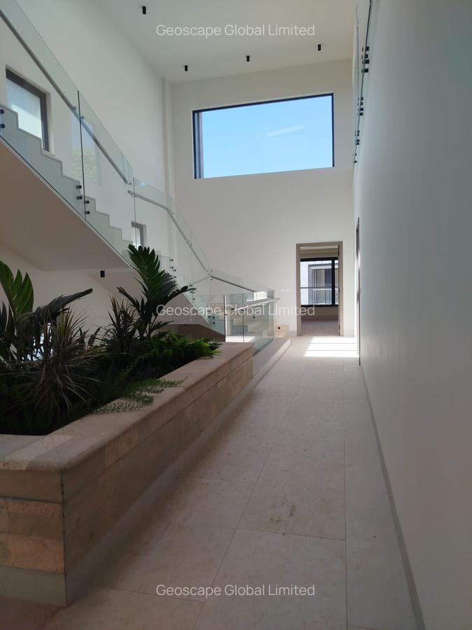 5 Bed House with En Suite in Spring Valley - 8