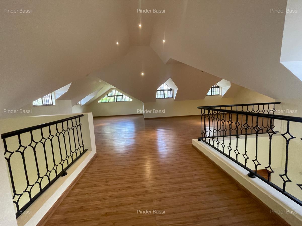 5 Bed Townhouse with En Suite in Lavington - 13