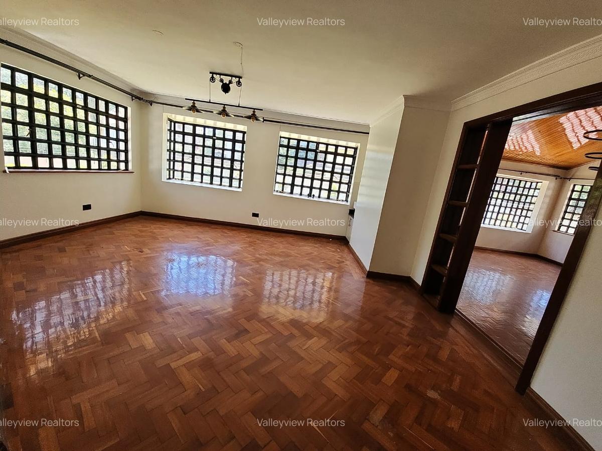 4 Bed Townhouse with En Suite at Lavington - 2