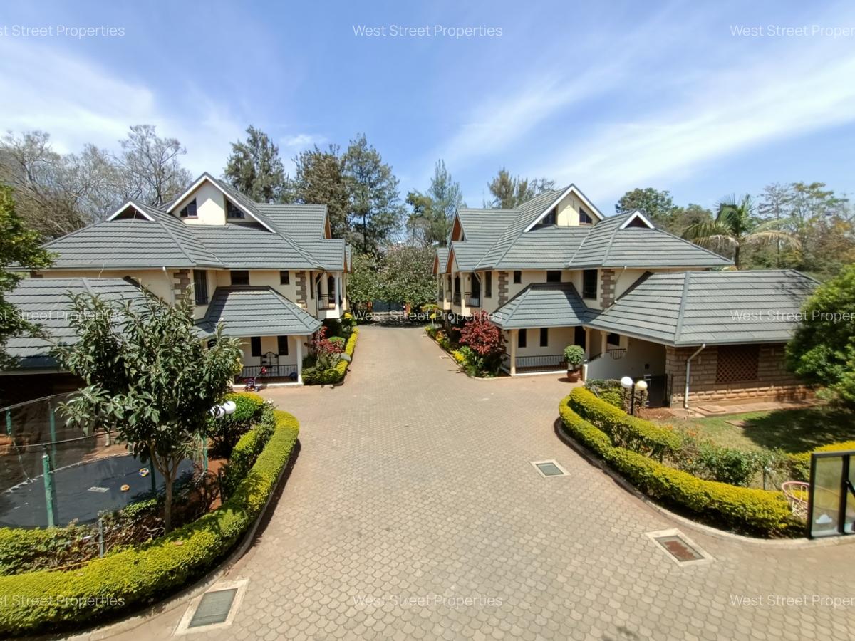 5 Bed Townhouse with En Suite at Lavington - 12