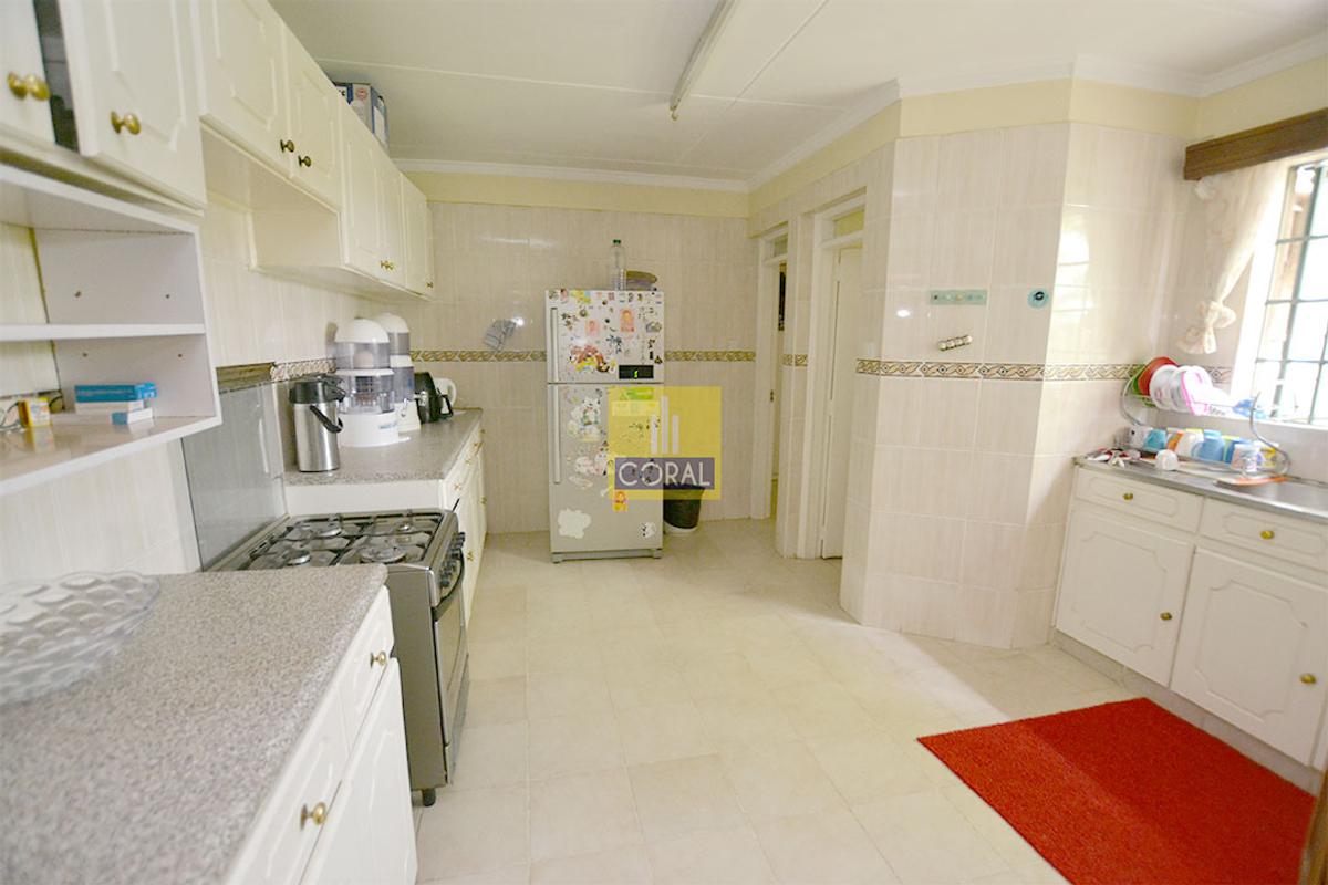 4 Bed Apartment with En Suite in Lavington - 5