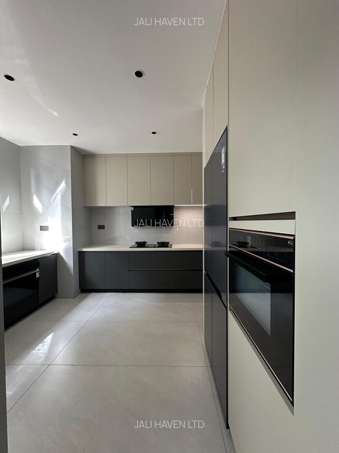 5 Bed Villa with En Suite in Lavington - 6