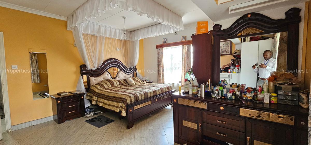 7 Bed House with En Suite in Thome - 9