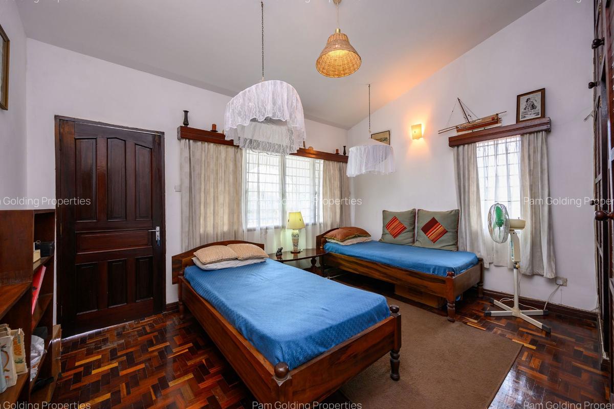 5 Bed Townhouse at Beach Road - 13