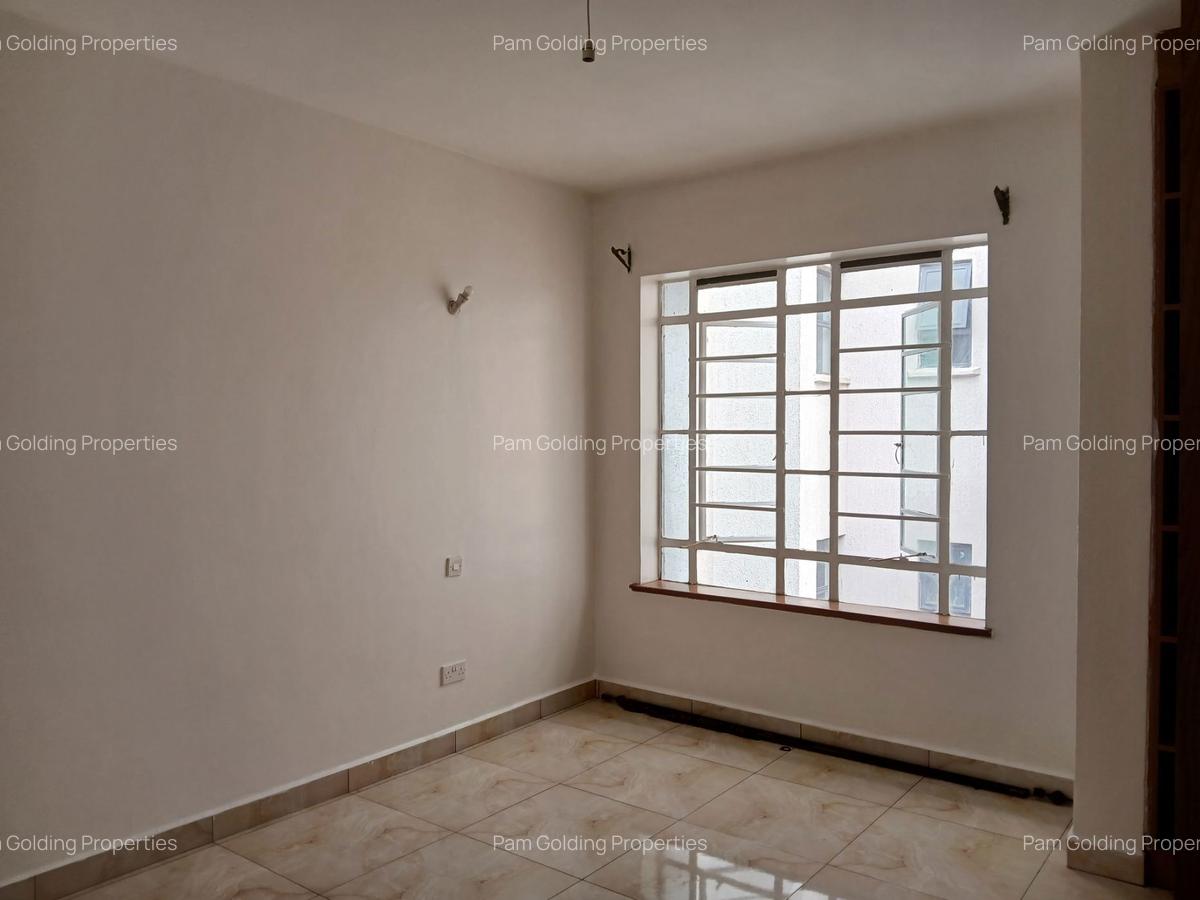 3 Bed Apartment with En Suite in Parklands - 11