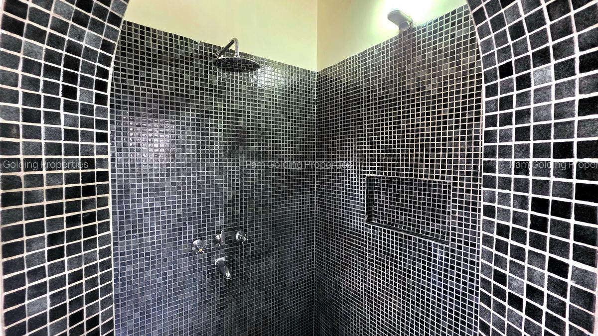 4 Bed House with En Suite in Karen - 12