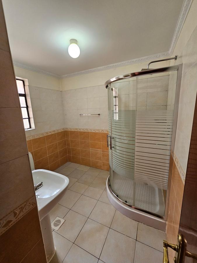 4 Bed Townhouse with En Suite at Lavington - 12