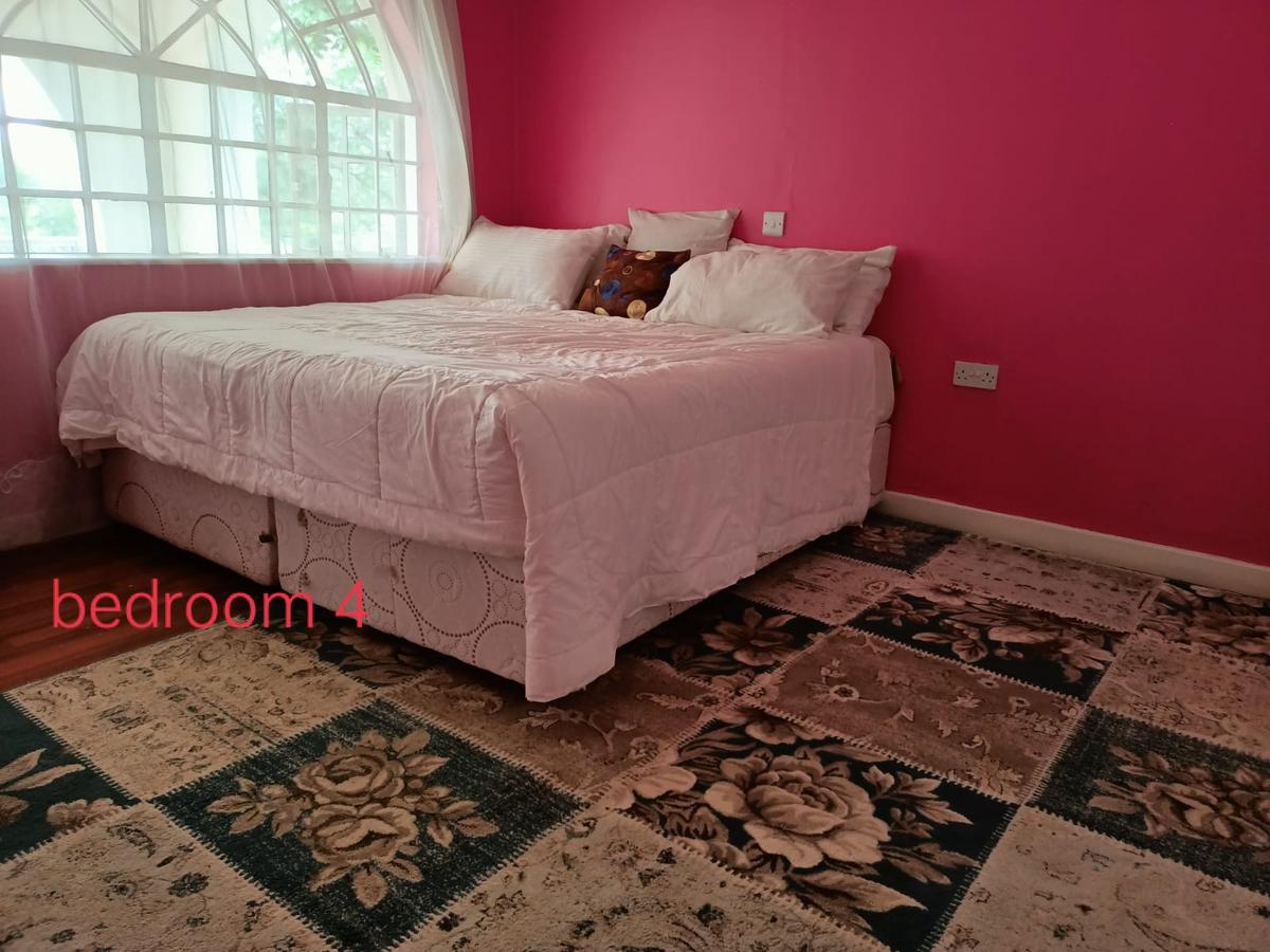 5 Bed House with En Suite at Shopping Center - 8