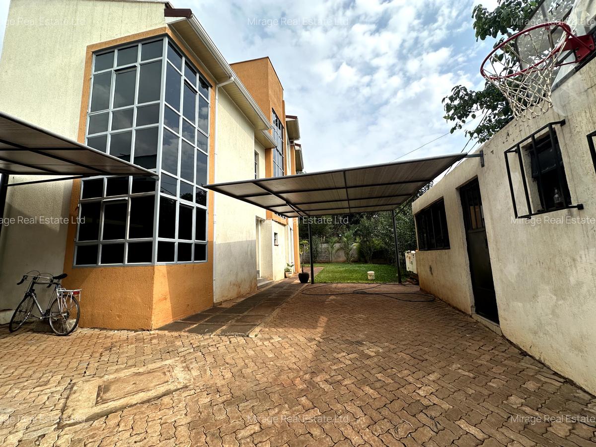 5 Bed House with En Suite in Lavington - 5