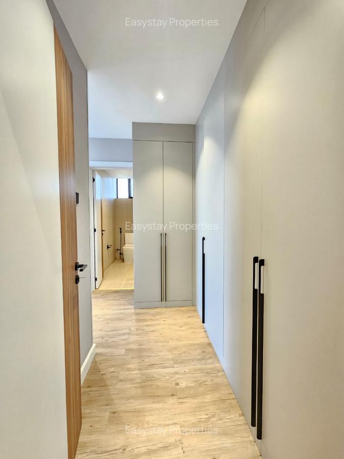 3 Bed Apartment with En Suite in Brookside - 4