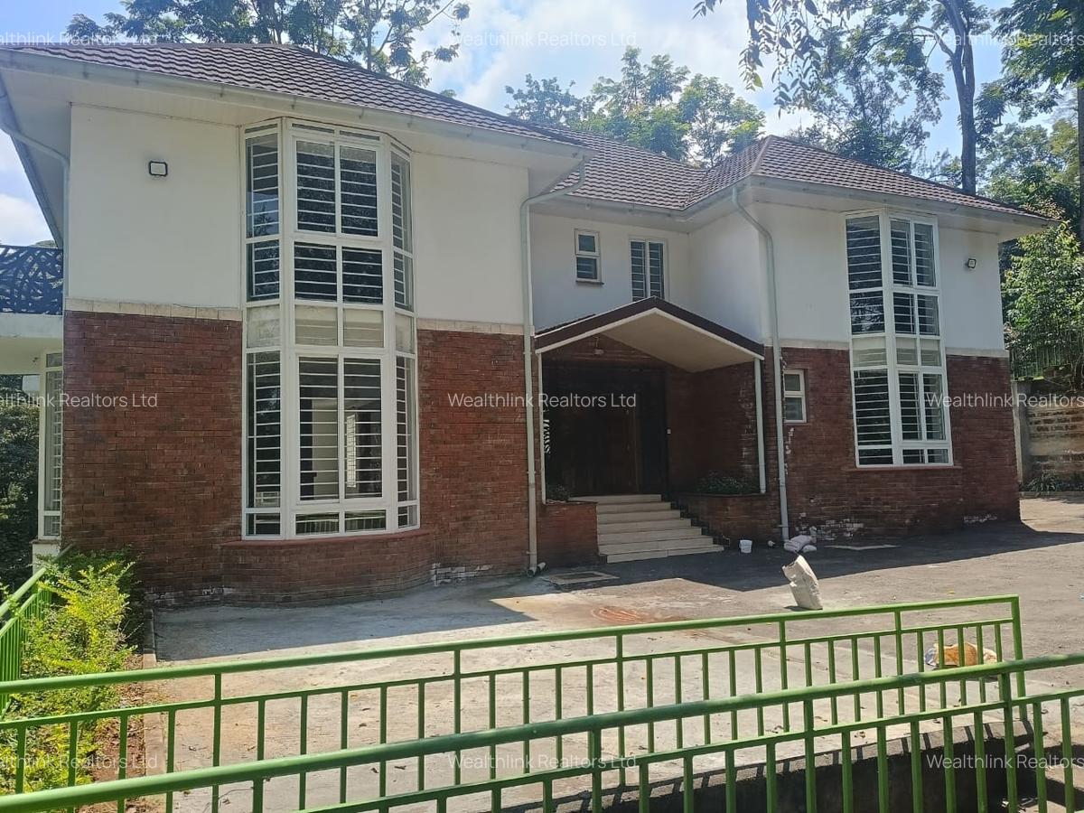 5 Bed Townhouse with En Suite at Lonetree - 2
