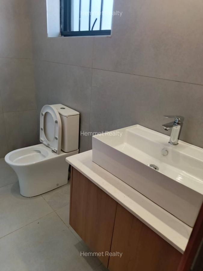 6 Bed House with En Suite in Loresho - 18