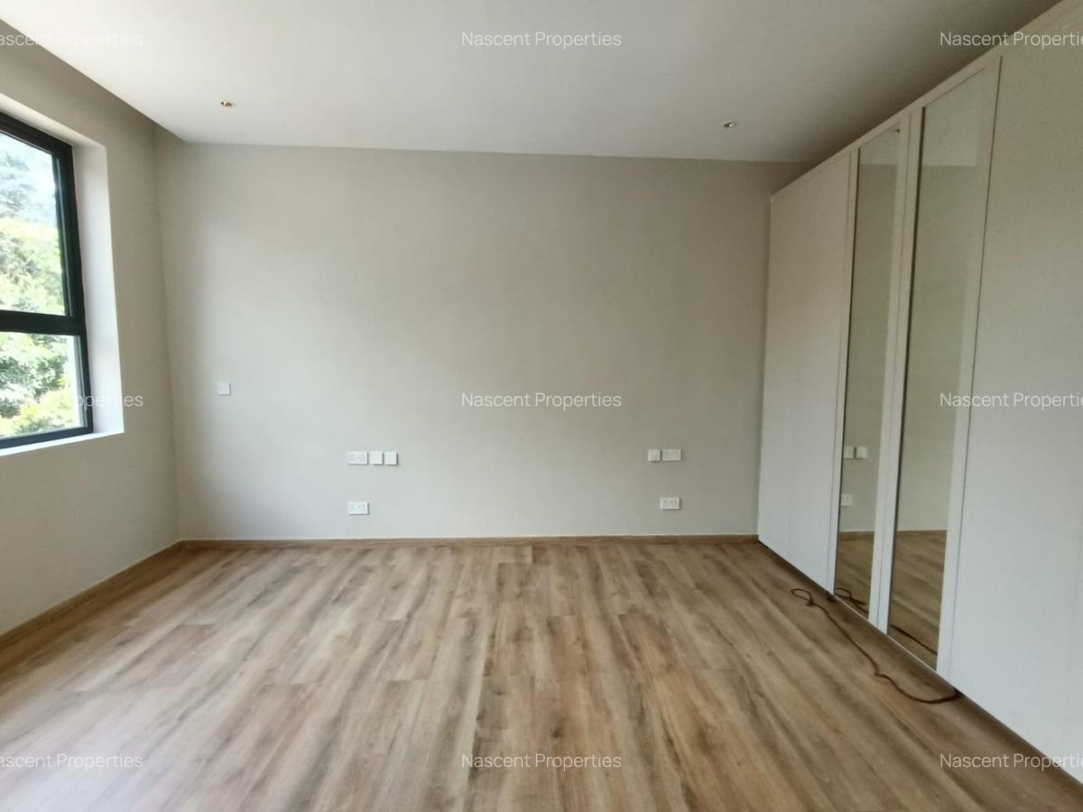 5 Bed Townhouse with En Suite in Lavington - 3