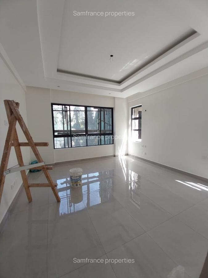 Serviced 2 Bed Apartment with En Suite at Links Road - 5