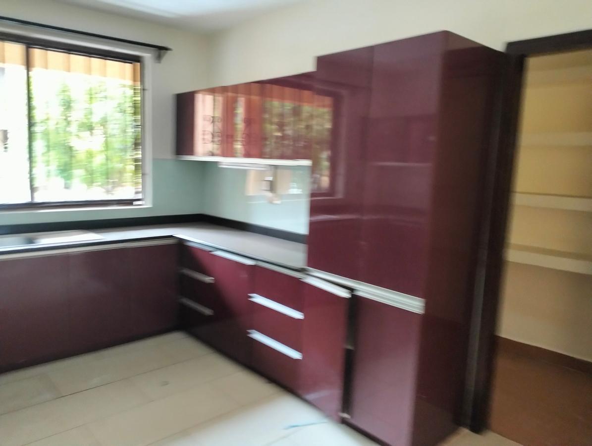 5 Bed Townhouse with En Suite in Westlands Area - 19