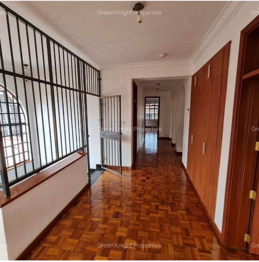 4 Bed Townhouse with En Suite in Lavington - 10