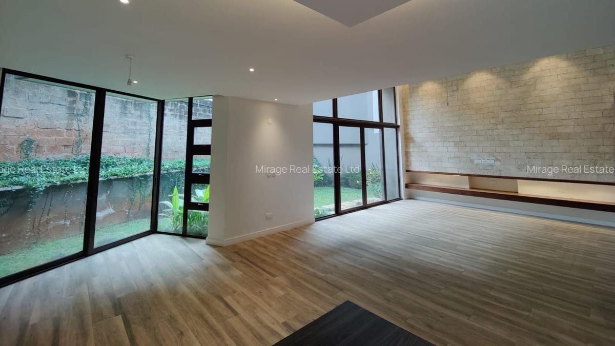 4 Bed Villa with En Suite in Lavington - 4