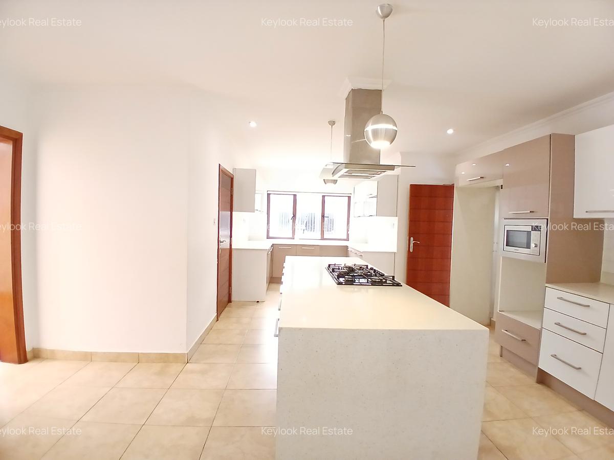 5 Bed Townhouse with En Suite at Lavington - 13