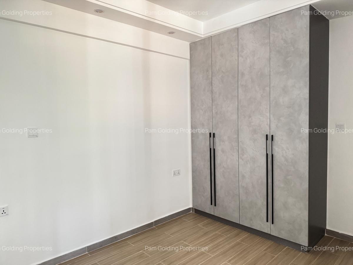 2 Bed Apartment with En Suite in Riverside - 14