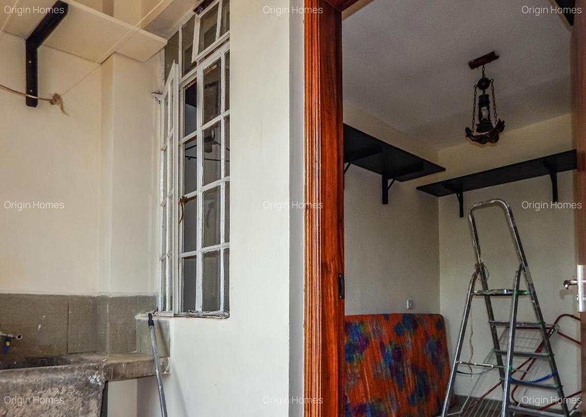 3 Bed Apartment with En Suite at Riverside Drive - 6