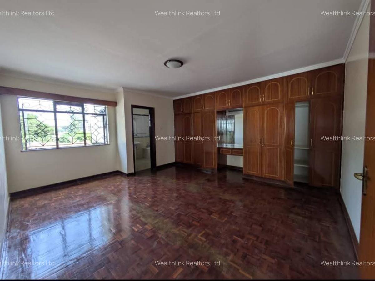 4 Bed Townhouse with En Suite at Spring Valley - 6