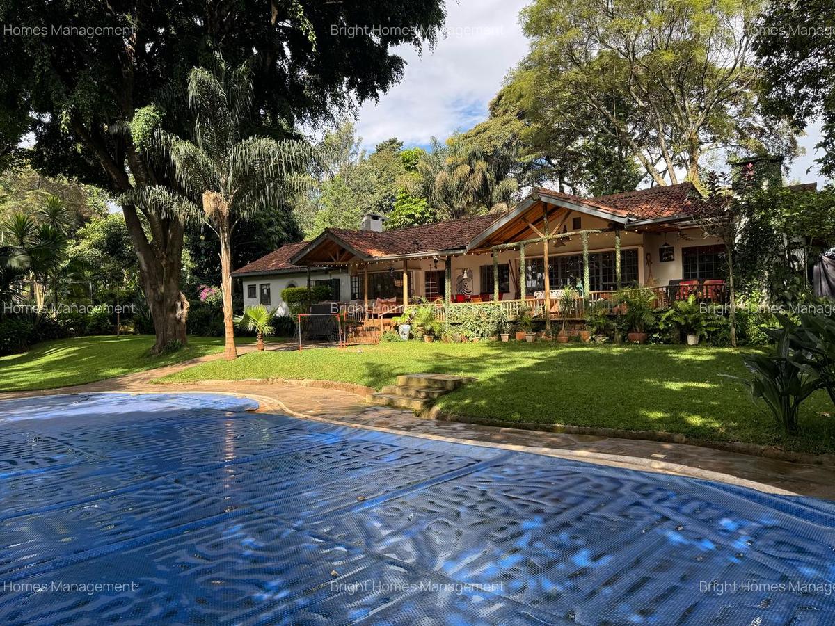 5 Bed House with En Suite in Lavington - 2