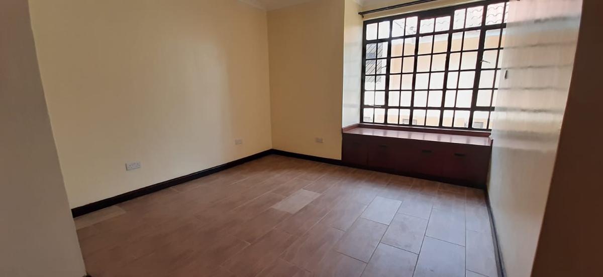 5 Bed Townhouse with En Suite at Kyuna Crescent - 8