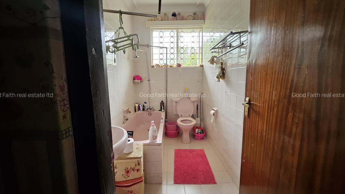 5 Bed House with En Suite in Runda - 10