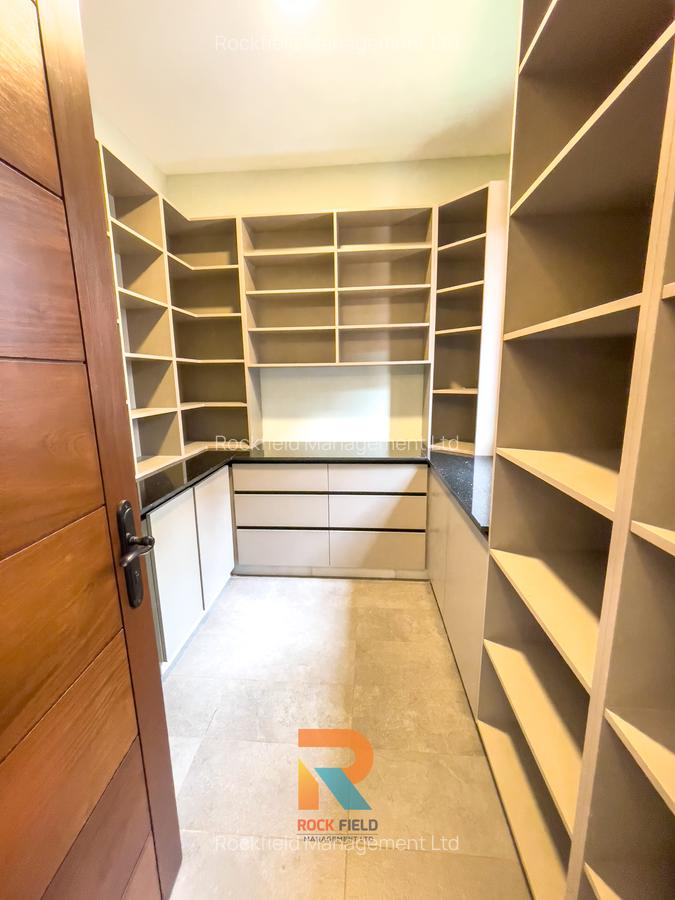 4 Bed House with En Suite in Runda - 2