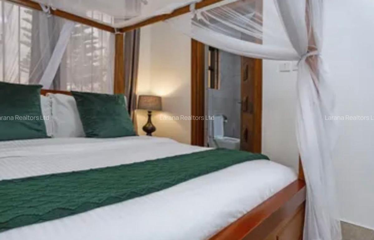 6 Bed House with En Suite at Hillcrest Dr - 5