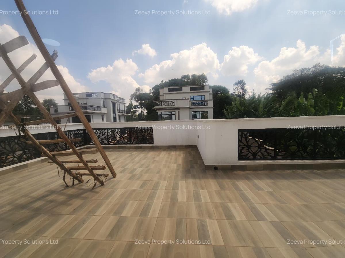 5 Bed House with En Suite in Lavington - 20