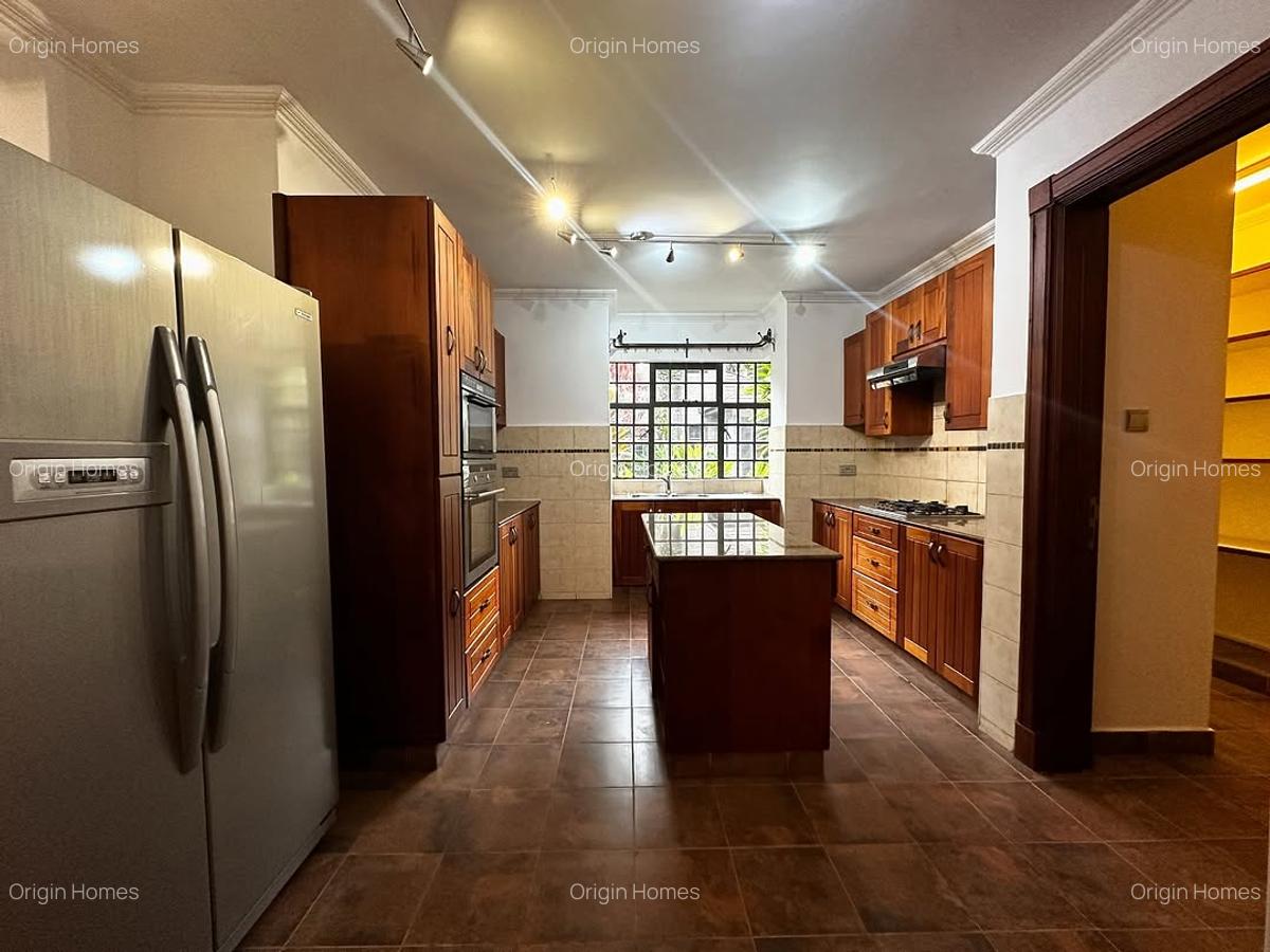 4 Bed Townhouse with En Suite at Westlands - 6