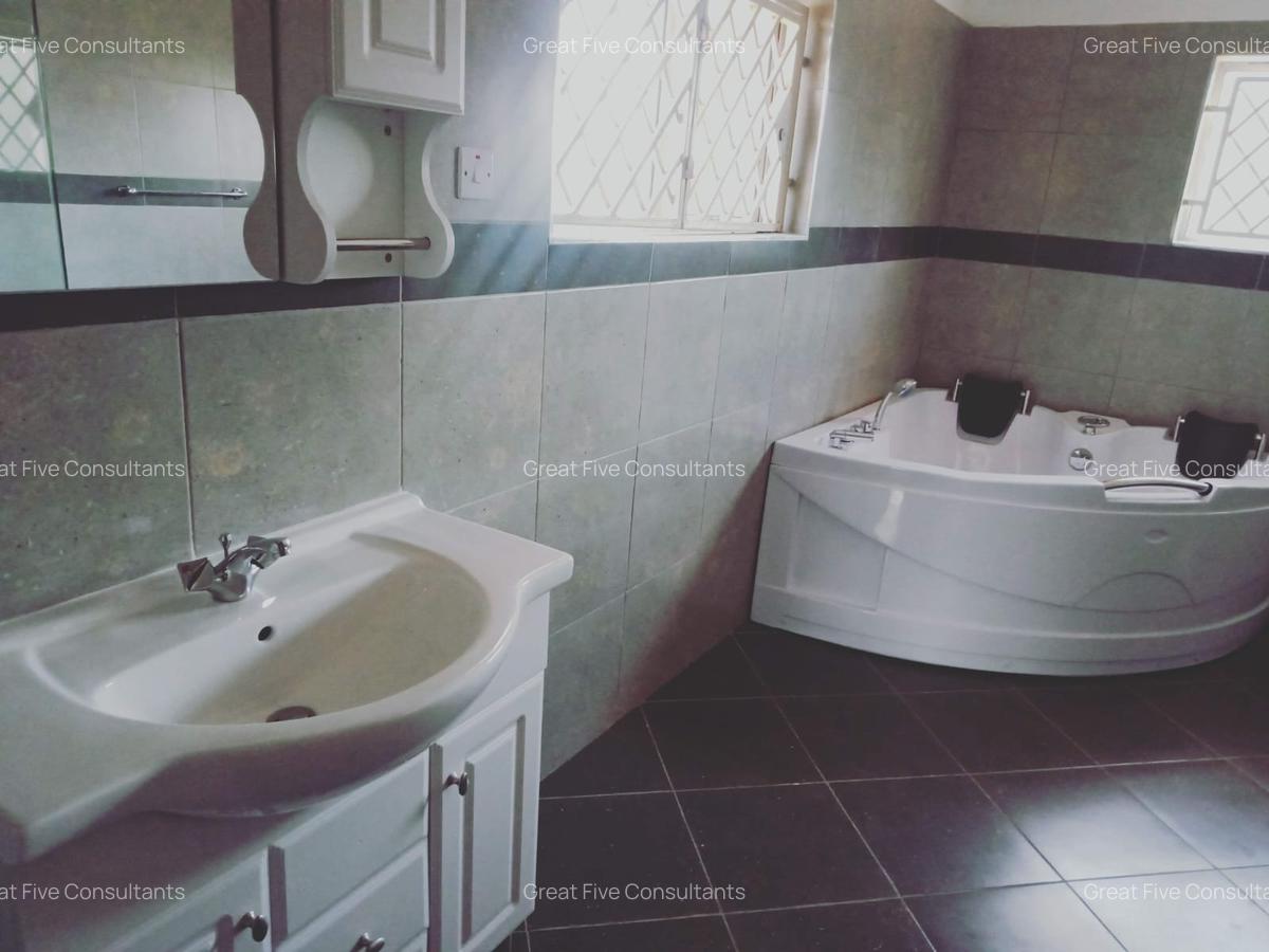 5 Bed Villa with En Suite in Runda - 9