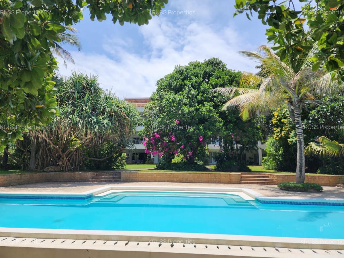 3 Bed Apartment with En Suite at Ar185 - 1