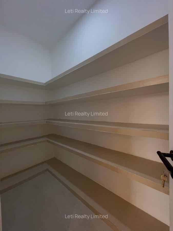 5 Bed Townhouse with En Suite in Lavington - 7