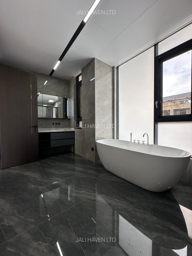 5 Bed Villa with En Suite in Lavington - 17