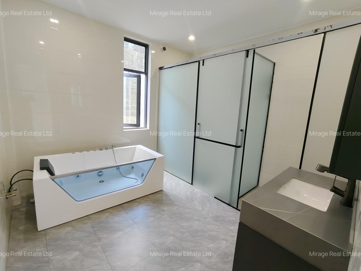 5 Bed Villa with En Suite in Lavington - 7