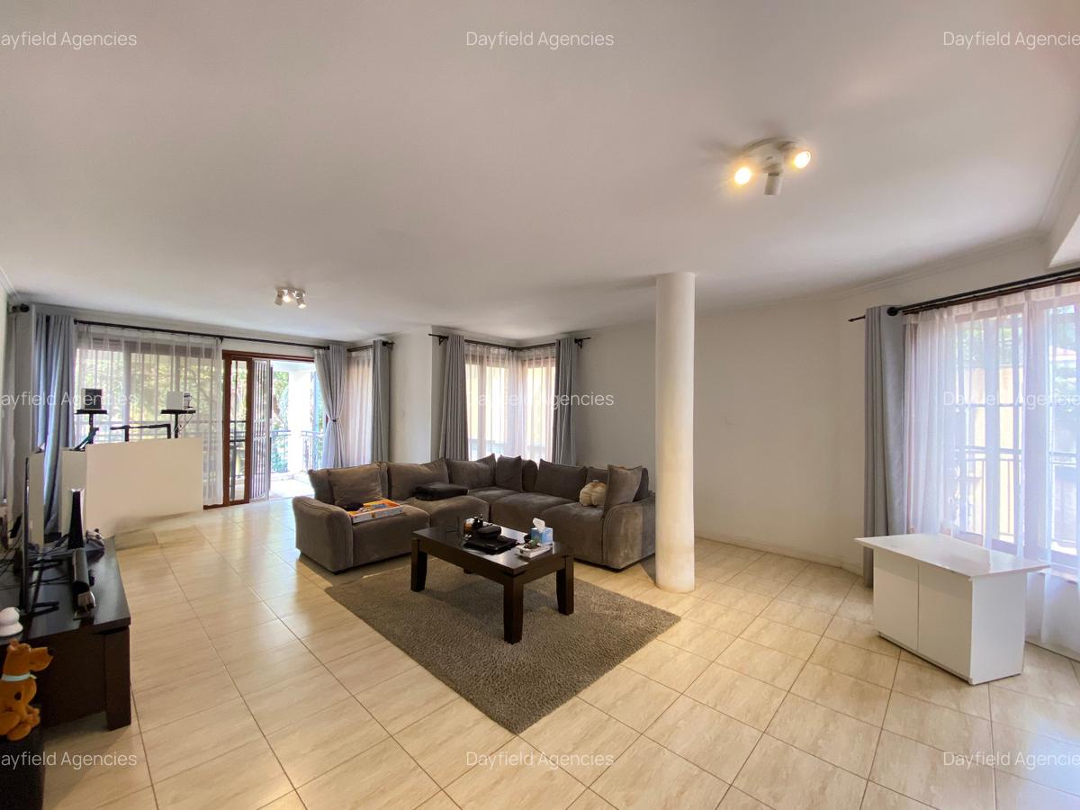 5 Bed House with En Suite in Spring Valley - 2