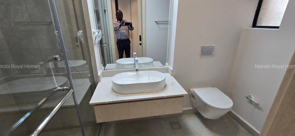 5 Bed House with En Suite at Lavington Green - 11