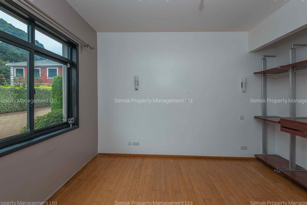 5 Bed Townhouse with En Suite in Lavington - 9